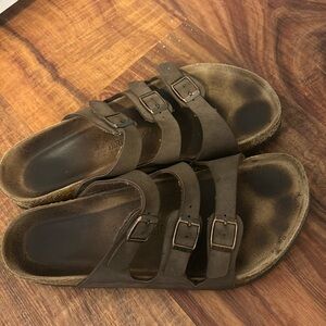 Birkenstock-3 strap brown-size 42
